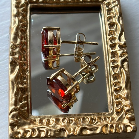 14 Karat Yellow Gold Garnet Earrings
